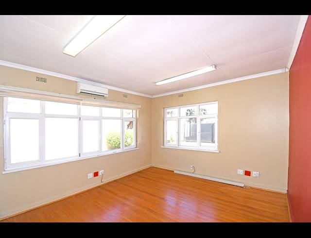 351M² BUSINESS TO LET IN GREENSIDE